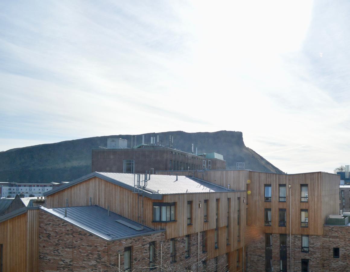 Crags View Apartment On The Royal Mile Edinburgh Exterior foto